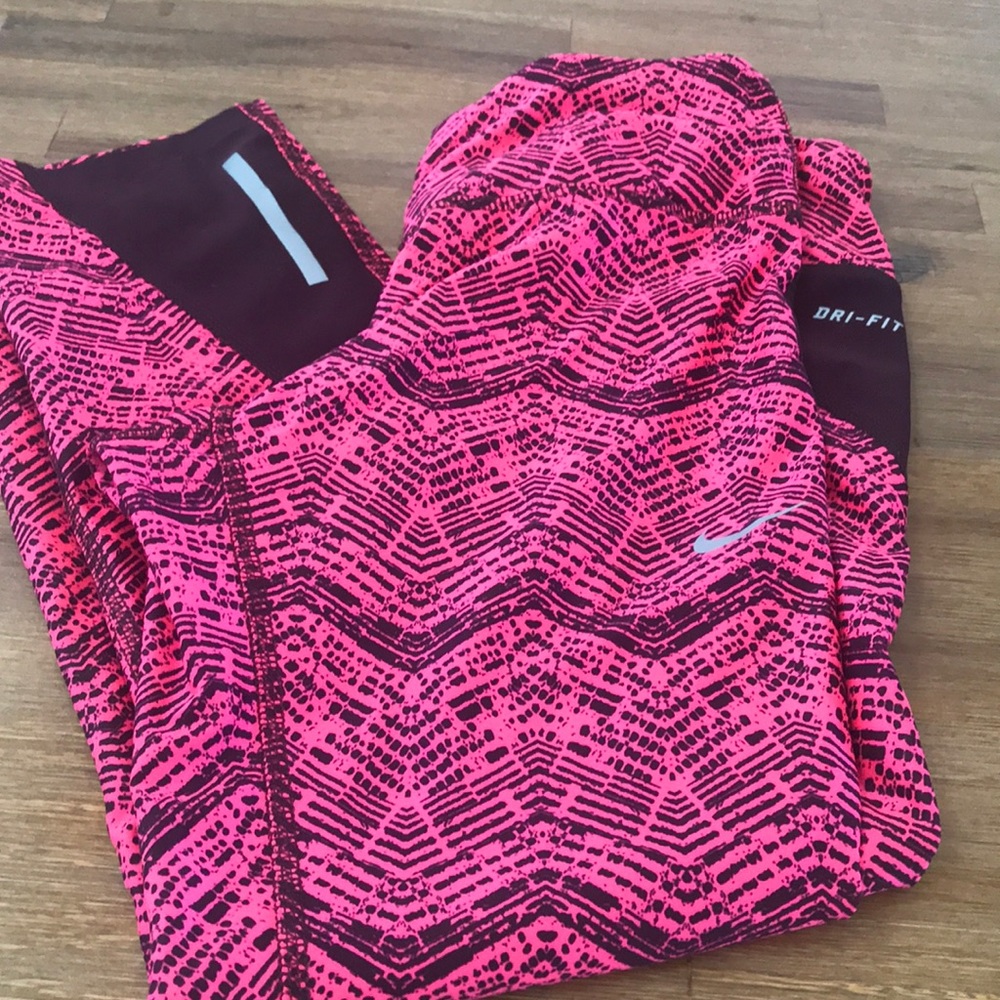 Nike dri-fit capri length workout legging